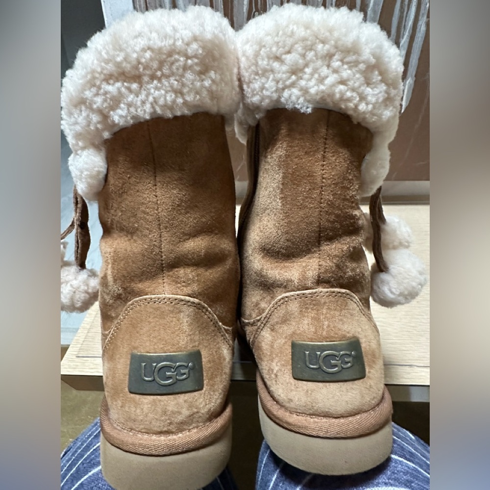 UGG Chestnut Suede Boots, worn one time, Rugged nonslip soles, Metal Ugg plate - Picture 3 of 14